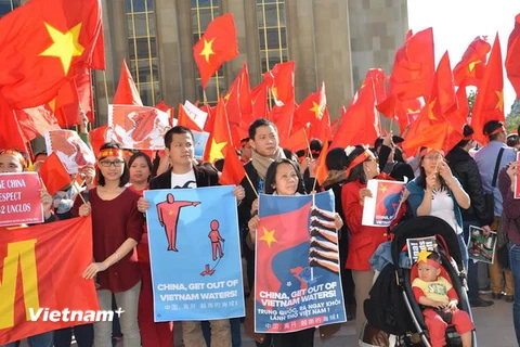 Tuần hành ở Pháp phản đối hành động sai trái của Trung Quốc