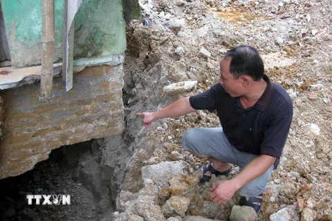 Quảng Ninh: Sụt lún bất thường, hàng chục ngôi mộ bị nứt