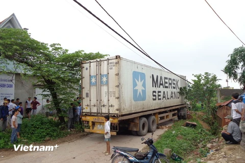Xe khách đâm xe container ở Phú Thọ, một người tử vong
