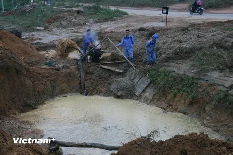 Đường ống và thi công kém chất lượng làm vỡ ống nước Sông Đà