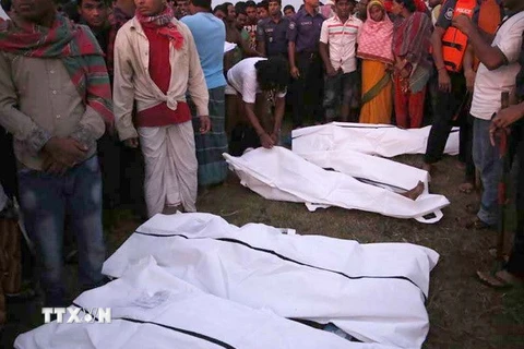 Lật phà chở 250 người ở Bangladesh, trên 100 người được cứu