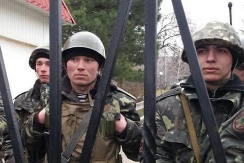 Hàng trăm binh sỹ Ukraine vượt biên và xin tị nạn ở Nga