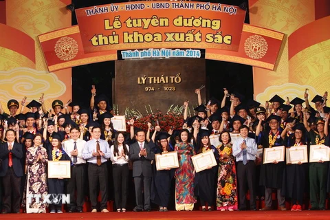 Hà Nội vinh danh 132 thủ khoa tốt nghiệp đại học xuất sắc 