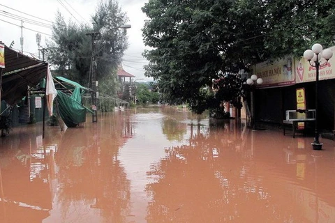 Nhiều đường phố ở Lào Cai ngập nặng sau trận mưa lớn