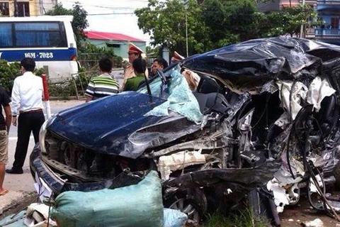 Hưng Yên: Xe chở khách lao vào xe 7 chỗ, 4 người thương vong 