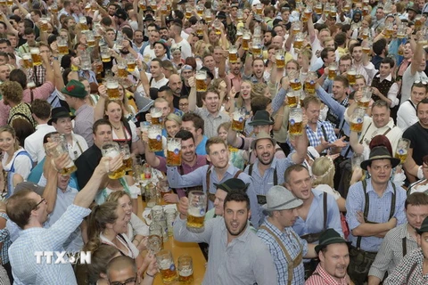 Hàng triệu du khách tham dự liên hoan bia truyền thống ở Đức