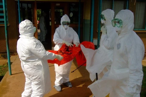 Các chuyên gia y tế Cuba tới Sierra Leone dập dịch Ebola