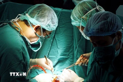 Phẫu thuật cắt thành công khối u nặng 3kg cho một sản phụ