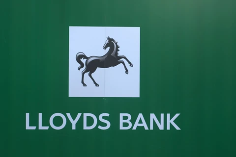Tập đoàn ngân hàng Lloyds dự định cắt giảm thêm 9.000 việc làm
