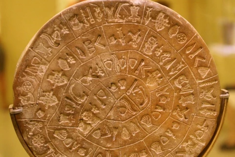 Giải mã ký hiệu bí ẩn trên chiếc đĩa Hy Lạp cổ 4000 năm tuổi 