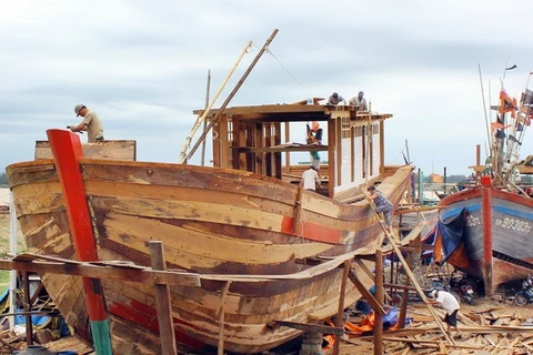 40 ngư dân đầu tiên của Quảng Ngãi được vay vốn đóng tàu cá 