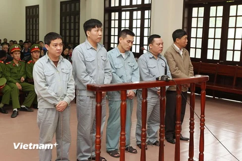 Phạt tù 5 cựu thanh tra giao thông lợi dụng chức vụ quyền hạn