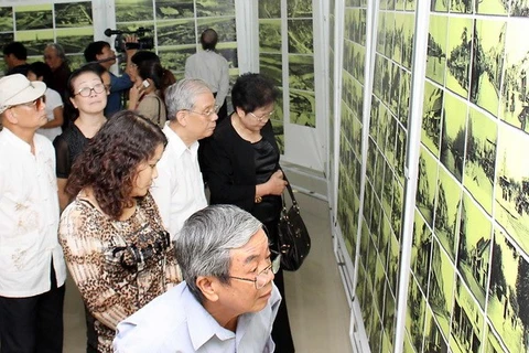 Hiến tặng trên 600 tài liệu, hiện vật cho Bảo tàng Hà Nội