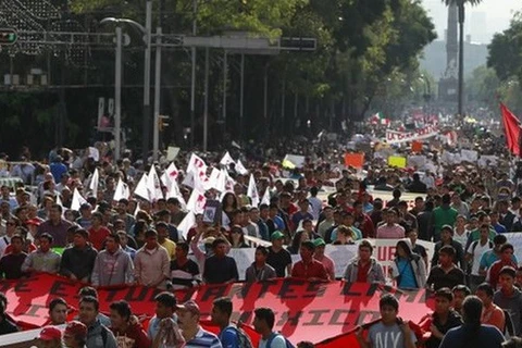 Hàng chục nghìn người tuần hành phản đối an ninh bất ổn ở Mexico