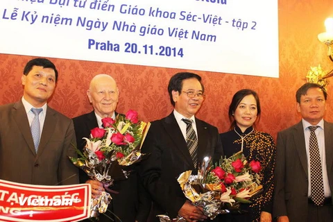 Ra mắt Đại từ điển Séc-Việt và kỷ niệm Ngày Nhà giáo Việt Nam