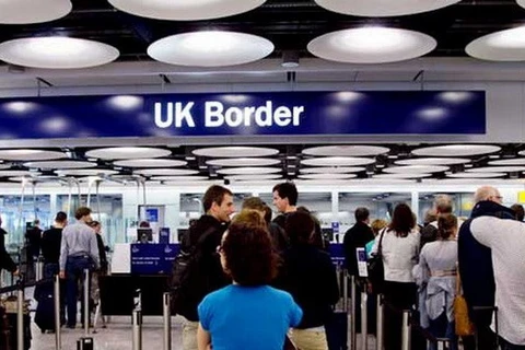 Số người nhập cư vào Vương quốc Anh tiếp tục tăng mạnh