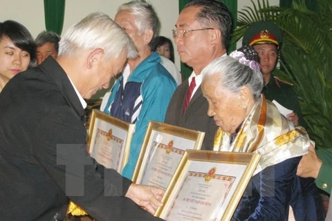 Đồng Nai, Bình Phước trao tặng danh hiệu Bà mẹ Việt Nam Anh hùng