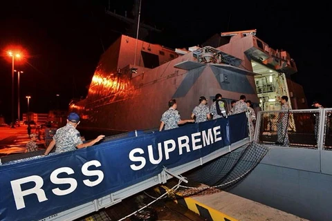 Singapore điều tàu chiến hỗ trợ tìm kiếm máy bay mất tích