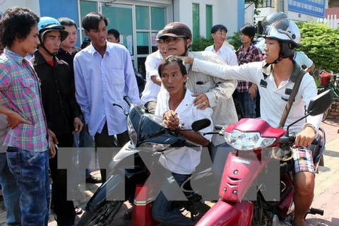 Bắt khẩn cấp hai đối tượng gây hàng loạt vụ cướp ở Hà Nội 