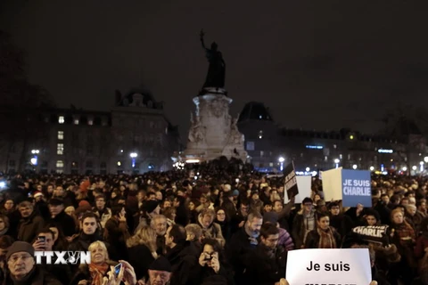 Hàng chục nghìn người tuần hành ở Pháp sau vụ tấn công đẫm máu