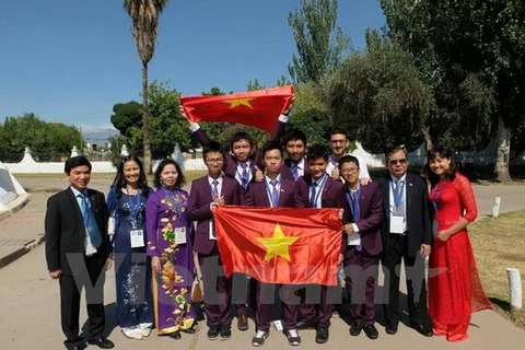 Hà Nội thưởng học sinh đoạt giải kỳ thi Olympic khoa học quốc tế