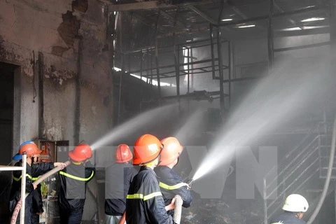 Dập tắt vụ hỏa hoạn lớn tại khu công nghiệp Tây Bắc Đồng Hới