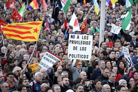 Biểu tình lớn tại Tây Ban Nha và Anh để phản đối chính phủ