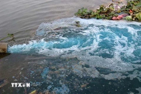 Kon Tum tiến hành lấy mẫu nước sông Pôkô xác định ô nhiễm