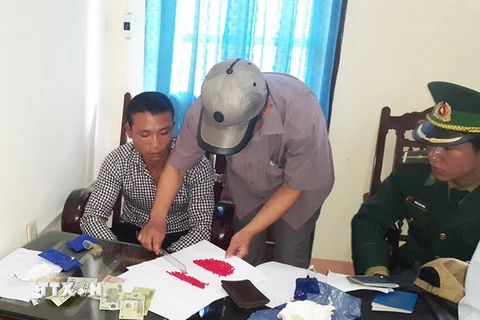 Bắt vụ vận chuyển 500 viên ma túy tổng hợp từ Lào về Việt Nam