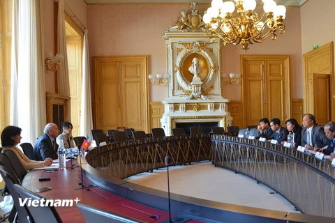 Đoàn công tác Ủy ban Pháp luật Quốc hội thăm, làm việc ở Pháp