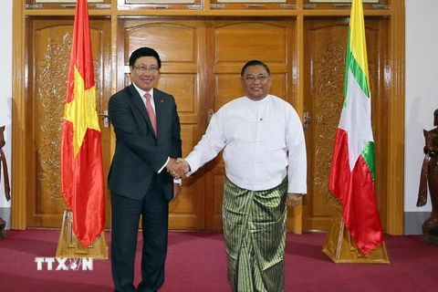 Bộ trưởng Ngoại giao Phạm Bình Minh và Bộ trưởng Ngoại giao Myanmar U Wunna Maung Lwin. (Ảnh: Đỗ Quyên/TTXVN)