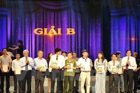 Lễ trao Giải Báo chí Quốc gia lần thứ 8 năm 2013. (Ảnh: PV/Vietnam+)
