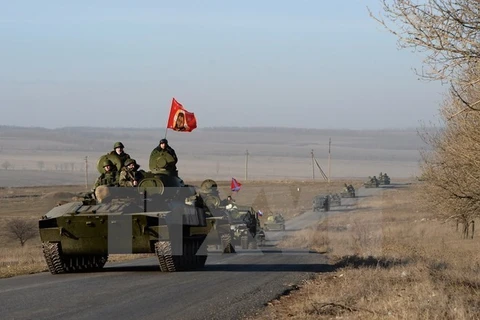 Lực lượng ly khai miền đông tại khu vực giới tuyến gần thành phố Starobeshevo, vùng Donetsk ngày 25/2. (Nguồn: AFP/TTXVN)