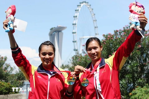 Vận động viên Trần Thị An-Phạm Thị Huệ đoạt huy chương vàng nội dung đôi nữ. (Ảnh: Quốc Khánh/TTXVN) 