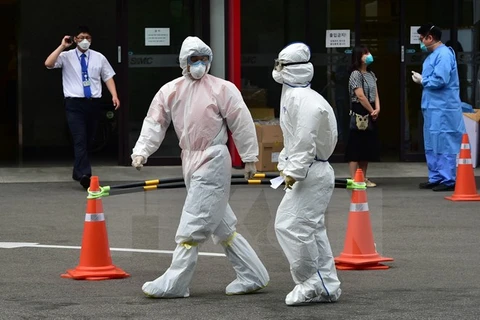 Nhân viên y tế Hàn Quốc làm nhiệm vụ tại thủ đô Seoul. (Nguồn: AFP/TTXVN)