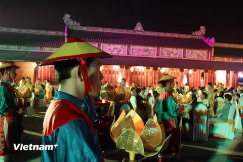 Dạ tiệc Đêm Hoàng cung, một trong những sản phẩm du lịch thu hút khách tại Huế. (Ảnh: Quốc Việt/Vietnam+)