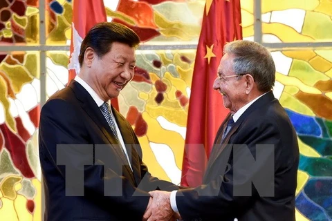 Chủ tịch Cuba Raul Castro (phải) và Chủ tịch Tập Cận Bình (trái) tại cuộc gặp ở La Habana. (Nguồn: THX/TTXVN)