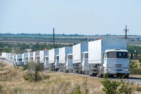 Đoàn xe viện trợ nhân đạo thứ 14 của Nga đang trên đường tới Miền Đông Ukraine. (Nguồn: AFP/TTXVN)