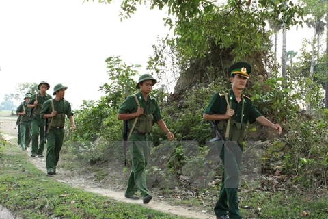 Cán bộ, chiến sỹ Đồn biên phòng 839 Tây Ninh tuần tra bảo vệ vùng biên. (Ảnh: Phương Vy/TTXVN)