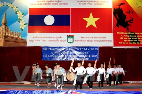 Trường song ngữ Lào-Việt Nam Nguyễn Du bế giảng năm học đầu tiên