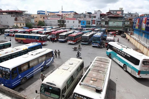 Các xe tuyến Hà Nội-Hải Phòng được chuyển sang bến xe Niệm Nghĩa. (Ảnh: Lâm Khánh/TTXVN) 