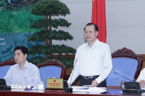 Phó Thủ tướng Vũ Văn Ninh phát biểu tại cuộc họp. (Ảnh: Phương Hoa/TTXVN) 