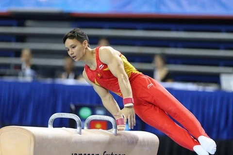 Đinh Phương Thành thi đấu xuất sắc, giành huy chương vàng toàn năng nam môn thể dục dụng cụ tại SEA Games 28. (Ảnh: Quốc Khánh/TTXVN)