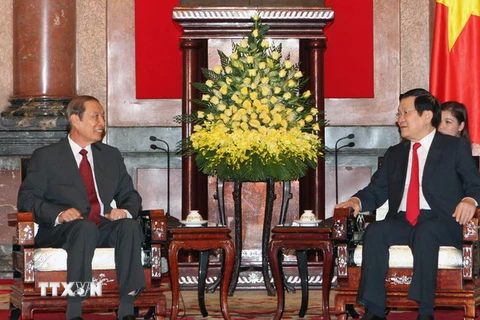 Chủ tịch nước Trương Tấn Sang tiếp Bộ trưởng, Chủ nhiệm Văn phòng Chủ tịch nước Lào Phongsavath Boupha. (Ảnh: Nguyễn Khang/TTXVN)