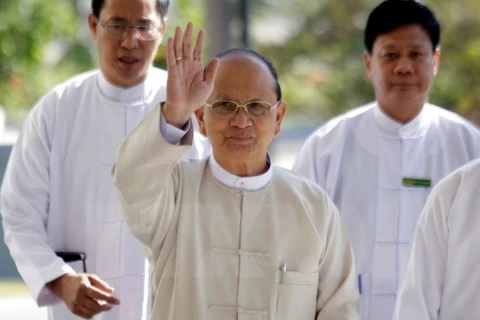 Tổng thống Myanmar U Thein Sein (giữa). (Nguồn: THX/TTXVN)