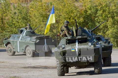 Xe quân sự Ukraine tuần tra ở tỉnh Donetsk. (Nguồn: AFP/TTXVN)