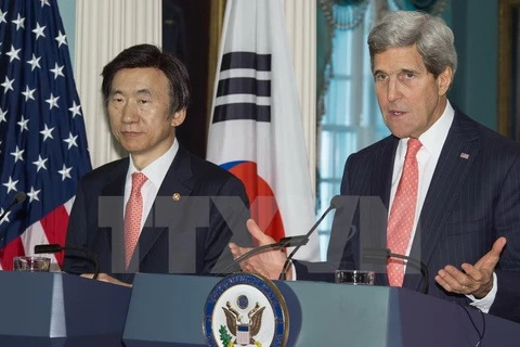 Ngoại trưởng Hàn Quốc Yun Byung-Se và người đồng cấp Mỹ John Kerry trong một cuộc họp báo chung (Nguồn: AFP/ TTXVN)