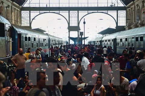 Nhà ga Keleti chật kín người trong ngày 1/9. (Nguồn: AFP/TTXVN)