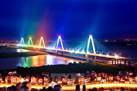 Cầu Nhật Tân, công trình được xây dựng từ nguồn vốn ODA Nhật Bản. (Ảnh: Huy Hùng/TTXVN)