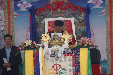 Khách hành hương lễ phật tại Linh Sơn Thánh Mẫu, núi Bà. (Ảnh: Phương Vy/TTXVN)